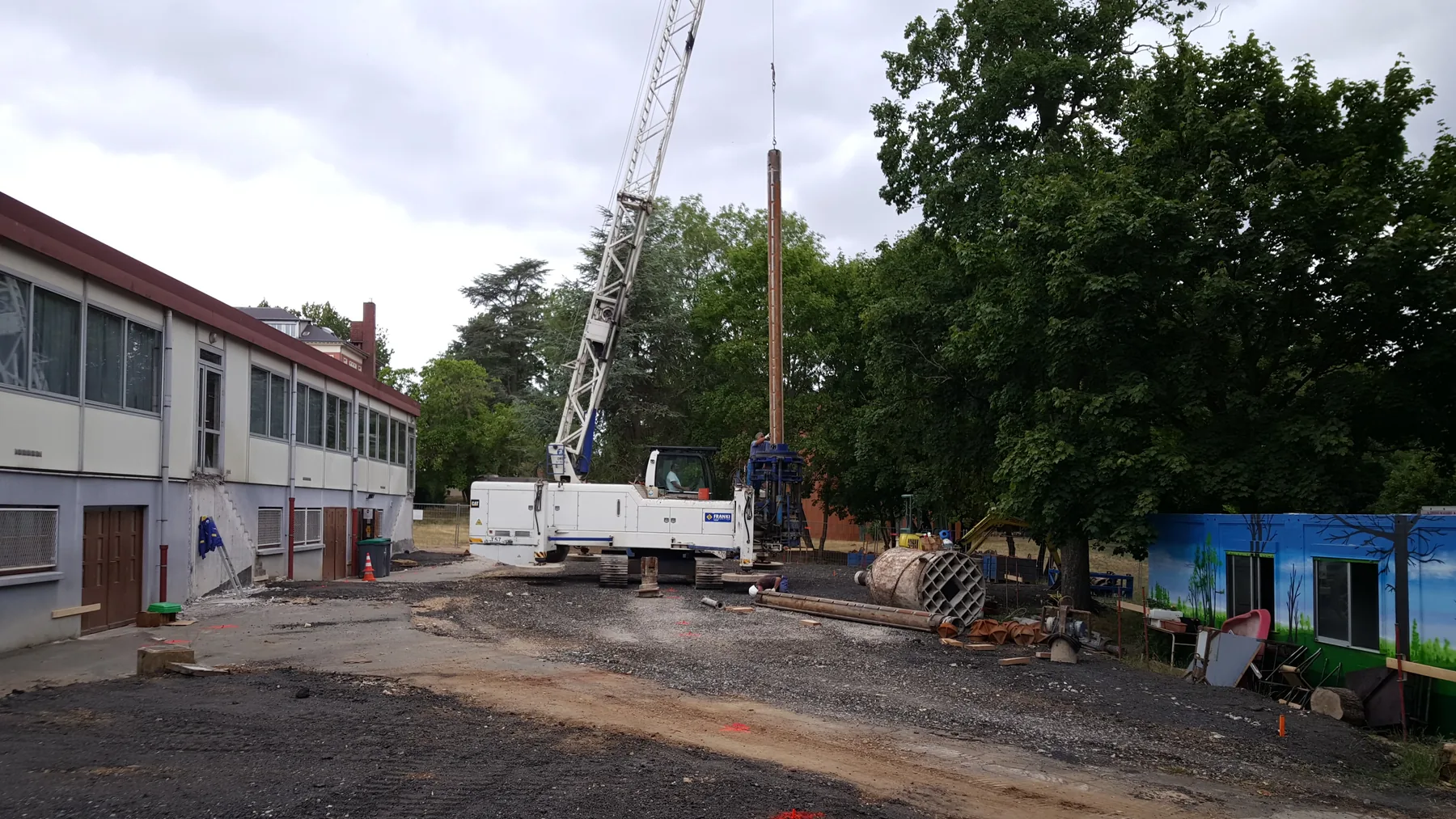 Préparation du chantier et levage pour la création des laboratoires à Brunoy