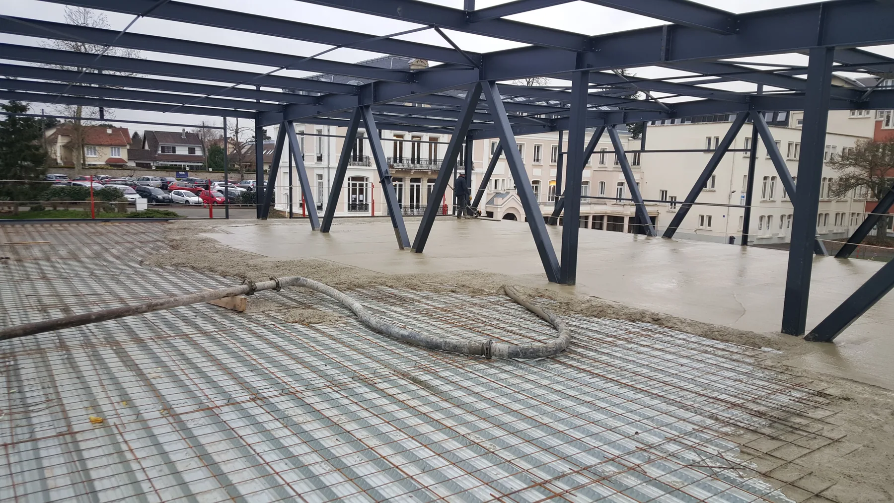 Charpente métallique et plancher collaborant des laboratoires