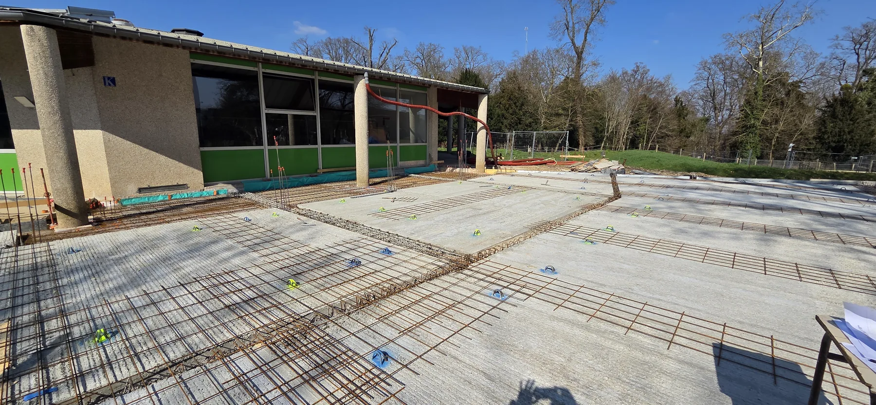 Ferraillage du dallage de l’extension du restaurant scolaire