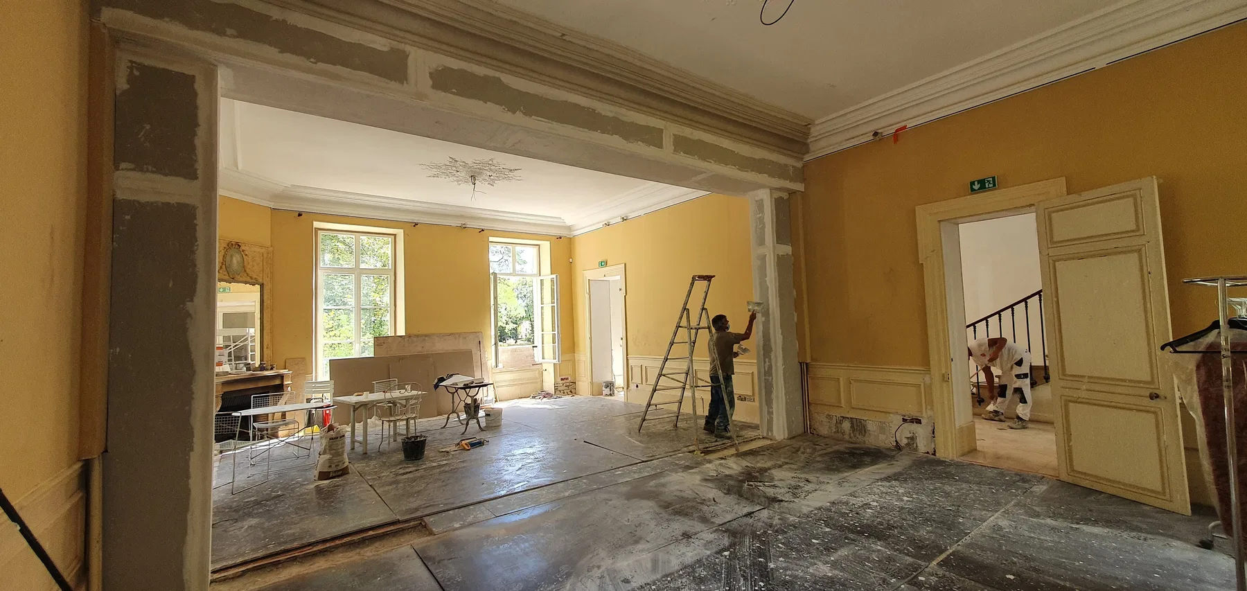 Pendant de la restructuration et des reprises de gros œuvre à Varennes-Jarcy