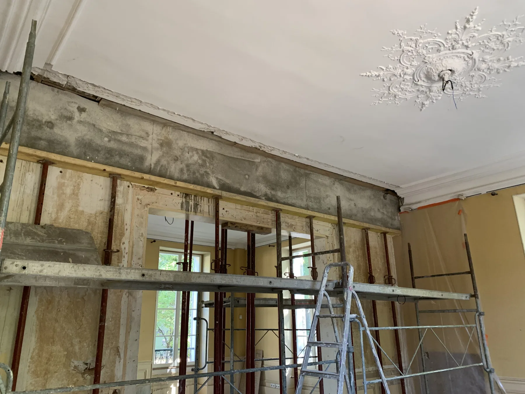 Détail technique de la restructuration et des reprises de gros œuvre à Varennes-Jarcy