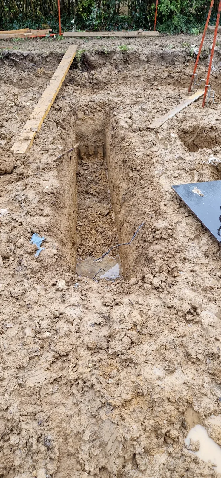 Détail technique des travaux de terrassement et gros œuvre d’une maison à Servon